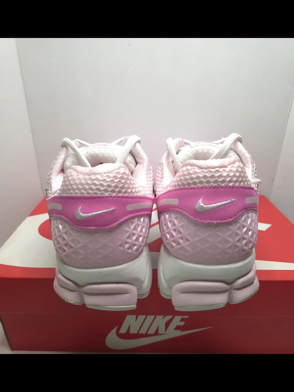 Nike Zoom Vomero 5 White Hyper Pink IM2404-645 Size 7.5W